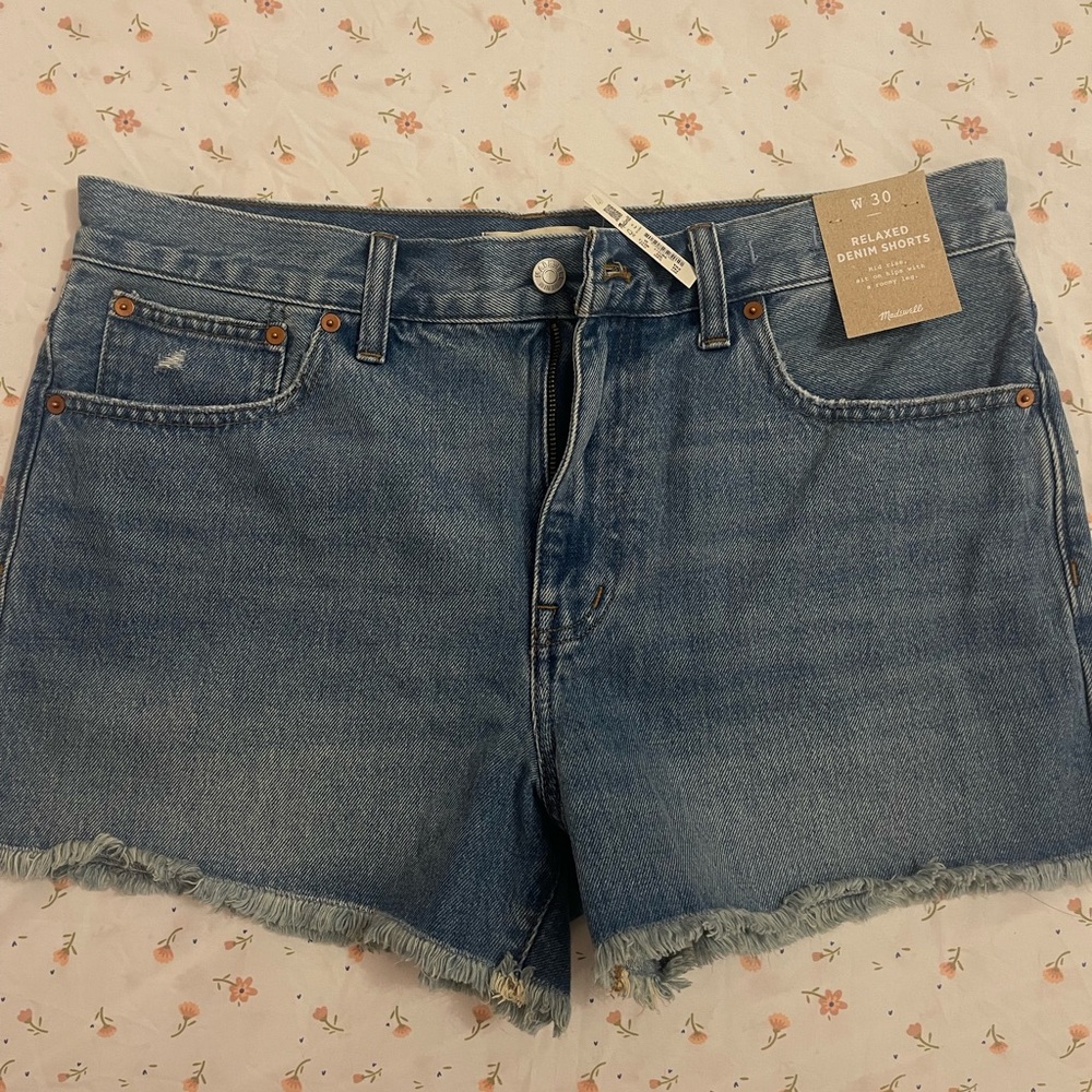 NEW - Madewell Relaxed Mid-Length Denim Shorts in Bonavie Wash: Raw-Hem Edition
